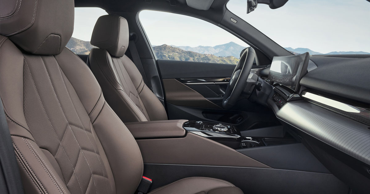 An image of the interior front seating area of the all-new 2023 BMW 5 Series Saloon