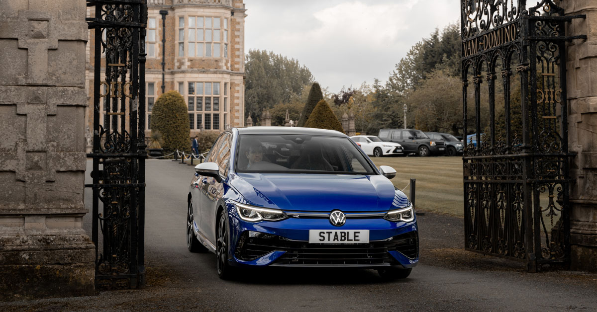 An image of the front of the 2022 Volkswagen Golf R Mk8 in Lapiz Blue