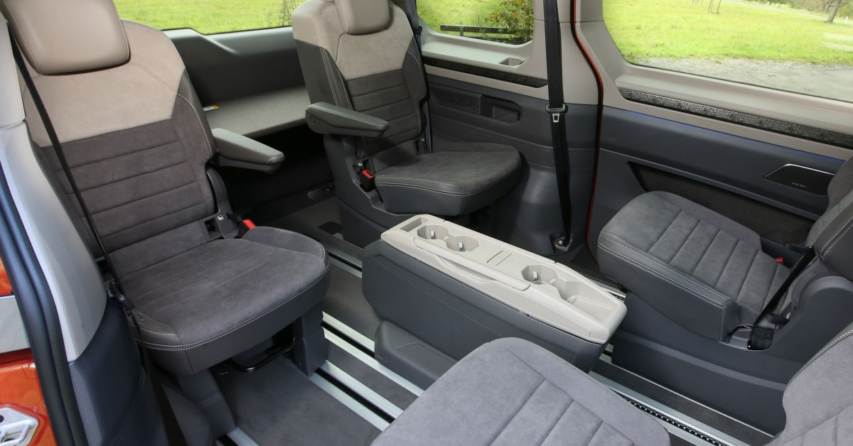 An image of the 2022 Volkswagen Multivan showing the central cup holders