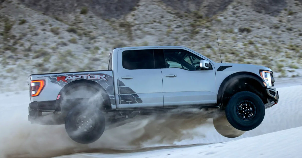 An image of the 2022 Ford F-150 Raptor R from the side profile